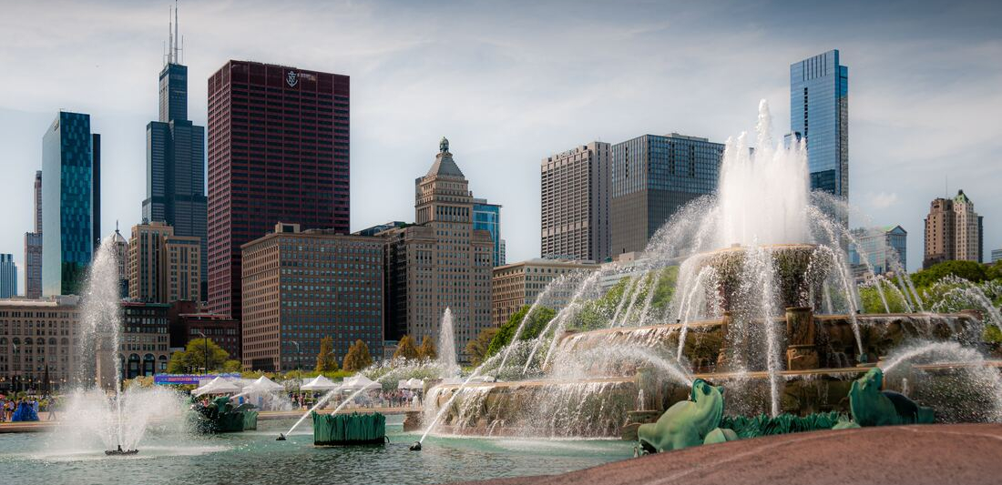 Buckingham Fountain with Buildings Behind