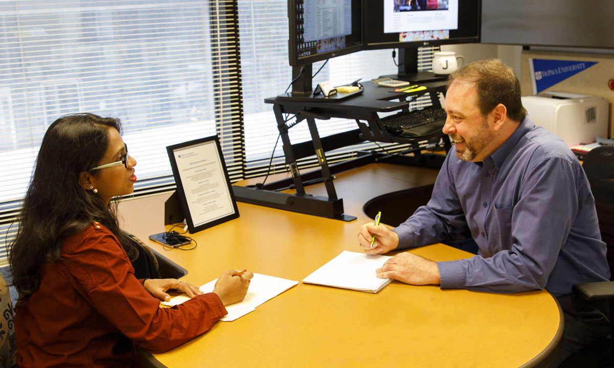 advisor with student