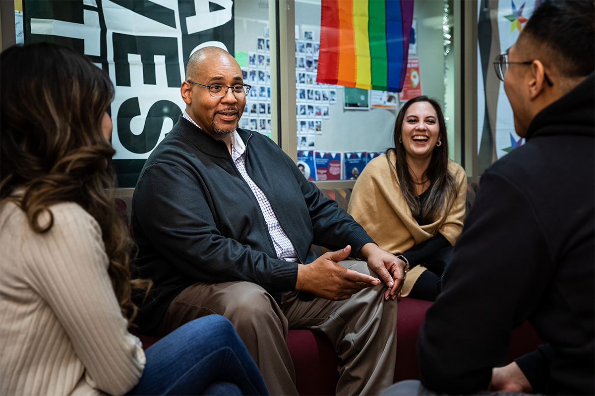Darryl Arrington with students