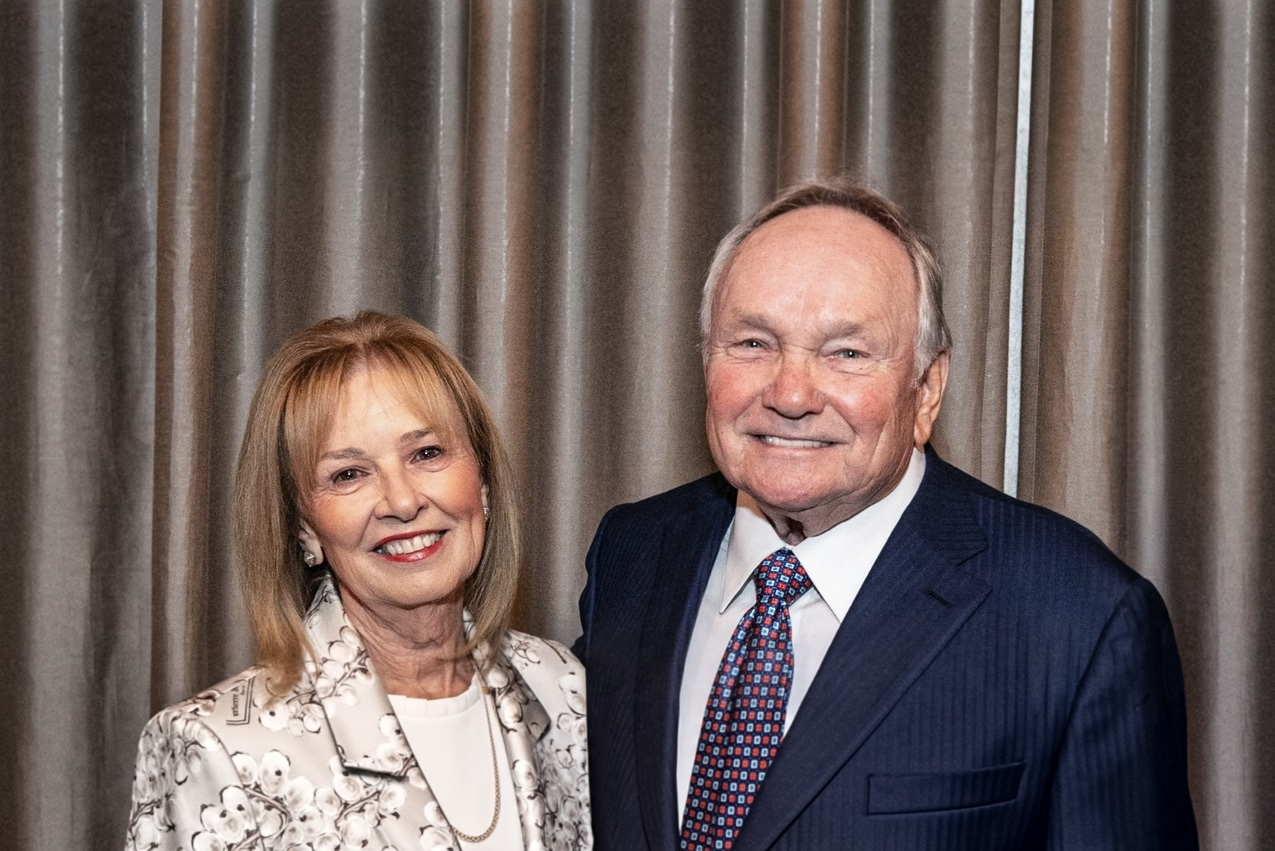 DePaul University alumni Robert Clifford (BUS ’73, JD ’76, LLD ’03) and Joan Clifford (COE ’72)