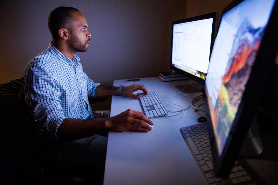 I-O psychology student working on a workstation.