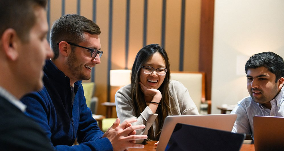 Kellstadt Students Collaborating