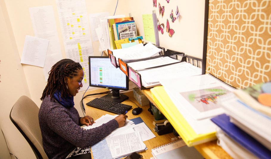 Student working in a psychology clinic.