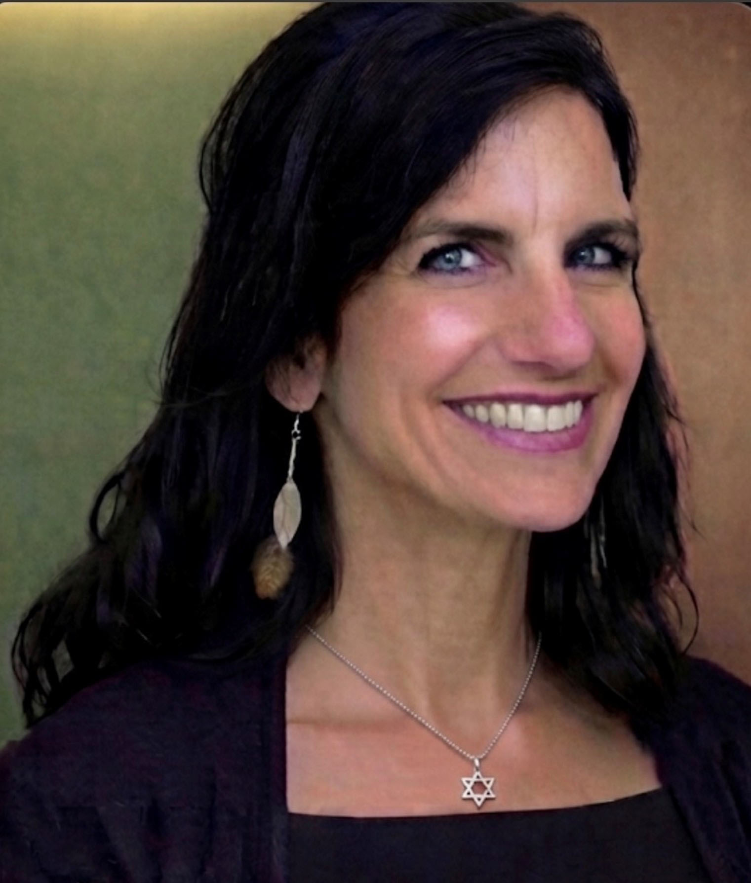 lin-kahn-bio-photo-july-2026.jpg