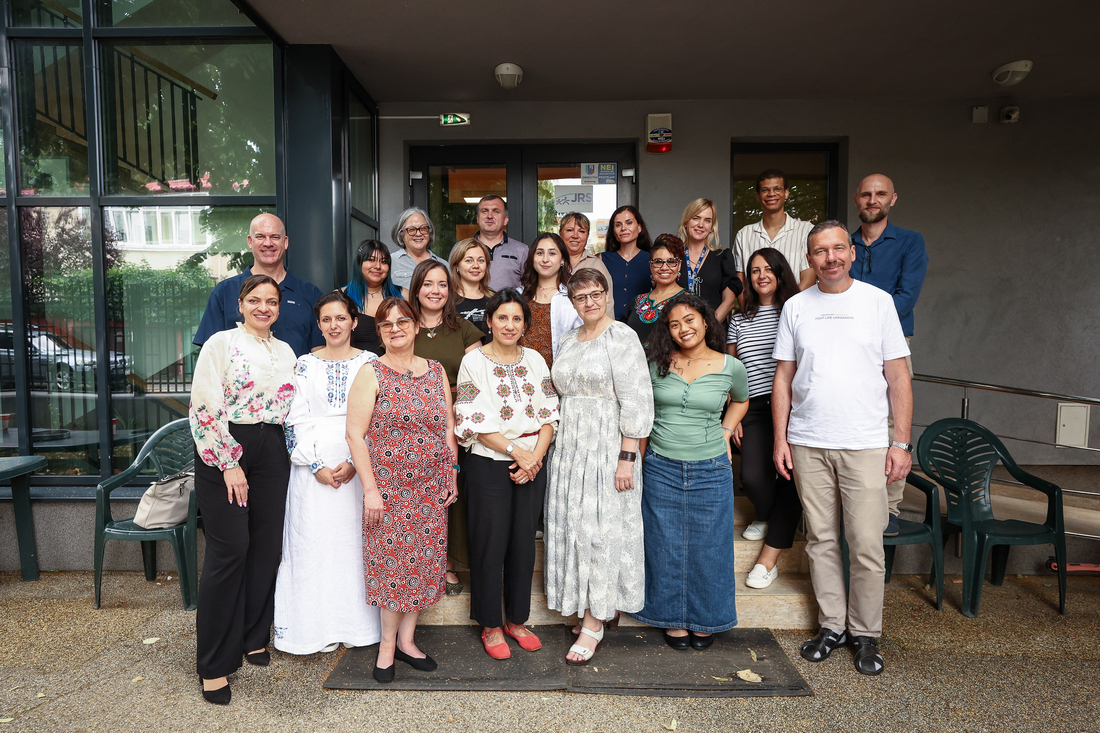 A group of students and faculty/staff in Bucharest